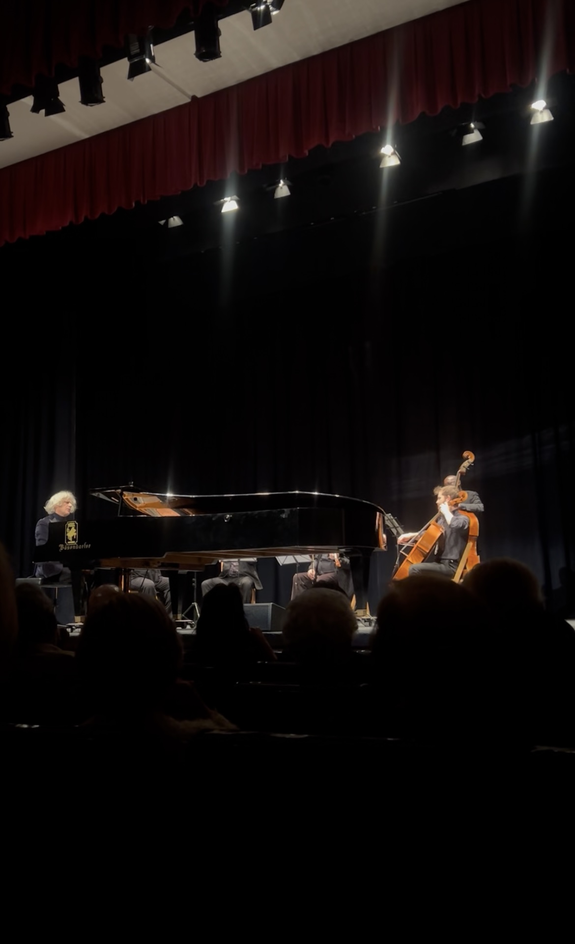 Camerata Virtuosi y el pianista Sebastiano Brusco en un concierto de música clásica en Castilla y León organizado por el Ateneo Musical Mirandés