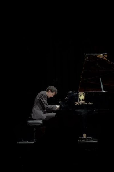 Marcel Tadokoro durante un momento de la interpretación en el Ateneo Musical Mirandés